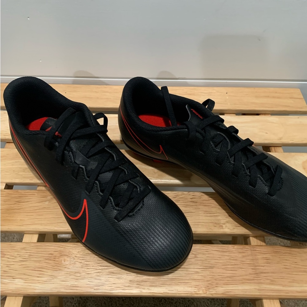 Nike, soccer cleats.  Black and red, like new condition. - Picture 4 of 11
